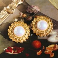 1 Pair Retro Round Inlay Copper Pearl Ear Studs sku image 1
