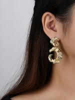 1 Paire Vêtement De Rue Couleur Unie Placage Plissé Le Cuivre Plaqué Or 18k Boucles D'oreilles main image 3