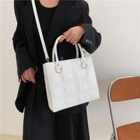 Women's Medium Pu Leather Solid Color Vintage Style Square Zipper Tote Bag main image 5