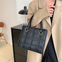 Women's Medium Pu Leather Solid Color Vintage Style Square Zipper Tote Bag main image 3