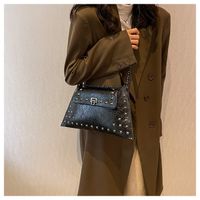Women's Pu Leather Solid Color Streetwear Rivet Square Lock Clasp Shoulder Bag main image 6