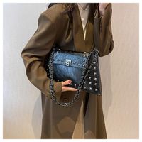 Women's Pu Leather Solid Color Streetwear Rivet Square Lock Clasp Shoulder Bag main image 5
