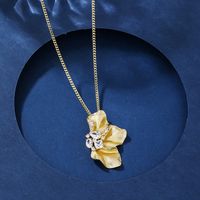 Elegant Original Design Simple Style Flower Petal Copper Plating Inlay Zircon 18k Gold Plated Pendant Necklace main image 2
