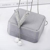 Classic Style Letter Imitation Pearl Alloy Copper Inlay Artificial Rhinestones Sweater Chain main image 2
