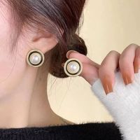 1 Pair Elegant Vintage Style Simple Style Round Plating Inlay Alloy Artificial Pearls Gold Plated Ear Studs main image 5
