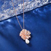 Simple Style Flower Copper Plating Inlay Artificial Pearls Zircon 18k Gold Plated Rose Gold Plated Pendant Necklace sku image 1