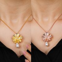 Simple Style Flower Copper Plating Inlay Artificial Pearls Zircon 18k Gold Plated Rose Gold Plated Pendant Necklace main image 1