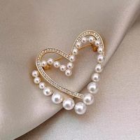 Simple Style Heart Shape Alloy Plating Inlay Rhinestones Pearl Women's Brooches main image 1