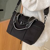 Women's Nylon Solid Color Classic Style Streetwear Sports Sewing Thread Square Zipper Shoulder Bag Crossbody Bag main image 4