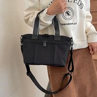 Women's Nylon Solid Color Classic Style Streetwear Sports Sewing Thread Square Zipper Shoulder Bag Crossbody Bag main image 5