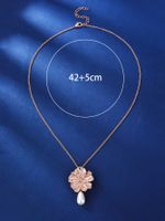 Simple Style Flower Copper Plating Inlay Artificial Pearls Zircon 18k Gold Plated Rose Gold Plated Pendant Necklace main image 5