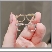 Simple Style Glasses Alloy Plating Hollow Out Unisex Brooches main image 1
