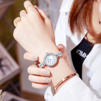 Simple Style Shiny Solid Color Jewelry Buckle Quartz Women's Watches main image 2