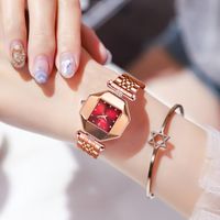 Simple Style Solid Color Butterfly Double Snap Quartz Women's Watches main image 2