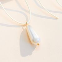 Simple Style Bow Knot Pu Leather Imitation Pearl Patchwork Women's Pendant Necklace main image 5