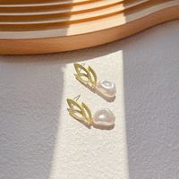1 Paar Elegant Geometrisch Überzug Inlay Legierung Künstliche Perlen 14 Karat Vergoldet Ohrringe main image 4