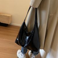 Women's Pu Leather Solid Color Vintage Style Classic Style Streetwear Sewing Thread Dumpling Shape Magnetic Buckle Shoulder Bag Tote Bag Underarm Bag sku image 1
