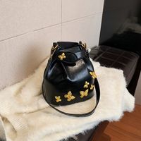 Women's Pu Leather Butterfly Vintage Style Bucket Magnetic Buckle Shoulder Bag Crossbody Bag Bucket Bag main image 3