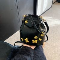 Women's Pu Leather Butterfly Vintage Style Bucket Magnetic Buckle Shoulder Bag Crossbody Bag Bucket Bag main image 4