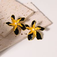 1 Pair Original Design Flower Plating Freshwater Pearl 18k Gold Plated Ear Studs main image 6
