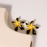 1 Pair Original Design Flower Plating Freshwater Pearl 18k Gold Plated Ear Studs main image 3