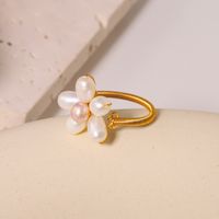 Simple Style Classic Style Flower Freshwater Pearl Copper Plating Inlay Pearl 18k Gold Plated Rings main image 1