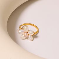Simple Style Classic Style Flower Freshwater Pearl Copper Plating Inlay Pearl 18k Gold Plated Rings main image 4