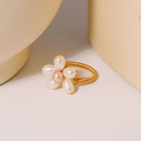 Simple Style Classic Style Flower Freshwater Pearl Copper Plating Inlay Pearl 18k Gold Plated Rings main image 5