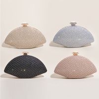 Mujeres Pequeña Poliéster Color Sólido Elegante Estilo Vintage Diamante De Imitación Forma De Bola De Masa Hervida Cerrar Bolsas En Forma De Nube Bolsas De Hombro Bolso De Noche main image 5