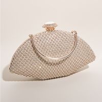 Mujeres Pequeña Poliéster Color Sólido Elegante Estilo Vintage Diamante De Imitación Forma De Bola De Masa Hervida Cerrar Bolsas En Forma De Nube Bolsas De Hombro Bolso De Noche main image 4