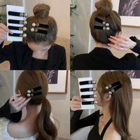 Women's Simple Style Commute Solid Color Imitation Pearl Flannel Inlay Rhinestones Pearl Hair Clip main image 1
