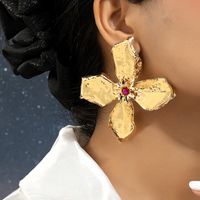 1 Pair Retro Exaggerated Flower Plating Alloy Gold Plated Ear Studs main image 1