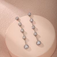 1 Paire Glamour Xuping Brillant Gland Fleur Placage Incruster Alliage Alliage De Cuivre Pierres Précieuses Artificielles Or Blanc Plaqué Boucles D'oreilles main image 1