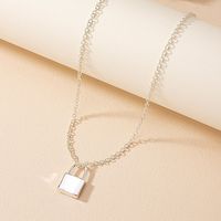 Simple Style Lock Alloy Plating Gold Plated Women's Pendant Necklace main image 1