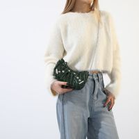 Women's Pu Leather Solid Color Classic Style Sewing Thread Rivet Dumpling Shape Zipper Shoulder Bag main image 3