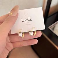 1 Pair Elegant Simple Style Classic Style Round Plating Inlay Alloy Artificial Pearls Gold Plated Ear Studs main image 6