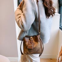 Women's Pu Leather Solid Color Classic Style Bucket String Bucket Bag main image 3