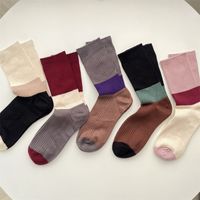 Frau Einfacher Stil Farbblock Polyester Crew Socken Ein Paar main image 1