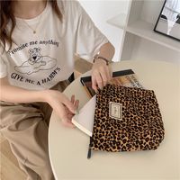 Women's Canvas Leopard Vintage Style Square Zipper Cosmetic Bag Wash Bag main image 5