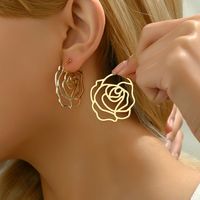 1 Pair Elegant Sweet C Shape Rose Butterfly Hollow Out Alloy Iron Ear Studs sku image 1