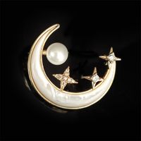 Simple Style Moon Copper Women's Brooches main image 1