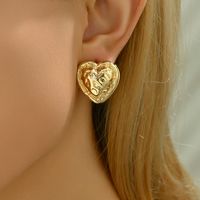 1 Pair Elegant Cute Heart Shape Shell Alloy Iron Ear Studs main image 1