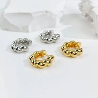 1 Paire Style Simple Tourner Placage Le Cuivre Plaqué Or 18k Des Boucles D'oreilles main image 4