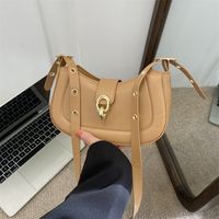 Women's Pu Leather Solid Color Vintage Style Semicircle Lock Clasp Shoulder Bag main image 3