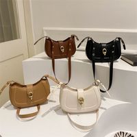 Women's Pu Leather Solid Color Vintage Style Semicircle Lock Clasp Shoulder Bag main image 6