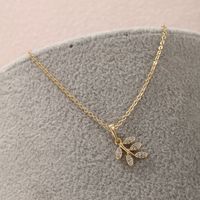 Xuping Simple Style Commute Leaf Alloy Plating 14k Gold Plated Women's Pendant Necklace main image 3