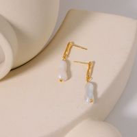 1 Pair Simple Style Geometric Freshwater Pearl Metal 18k Gold Plated Drop Earrings main image 3
