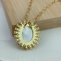 Streetwear Oval Alloy Natural Fritillary Plating Inlay Zircon 18k Gold Plated Women's Necklace main image 2