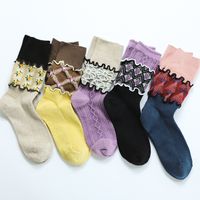 Femmes Pastorale Style Simple Petites Fleurs Coton Crew Socks Une Paire main image 1