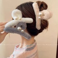 Women's Sweet Solid Color Plush Pearl Hair Claws main image 1